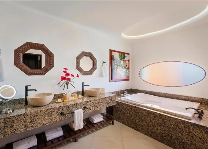 2bd Hacienda Encantada Pool & Ocean Views Aparthotel *